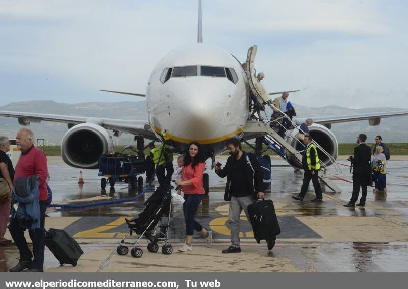 GALERÍA DE FOTOS -- Primer vuelo comercial en el aeropuerto de Castellón