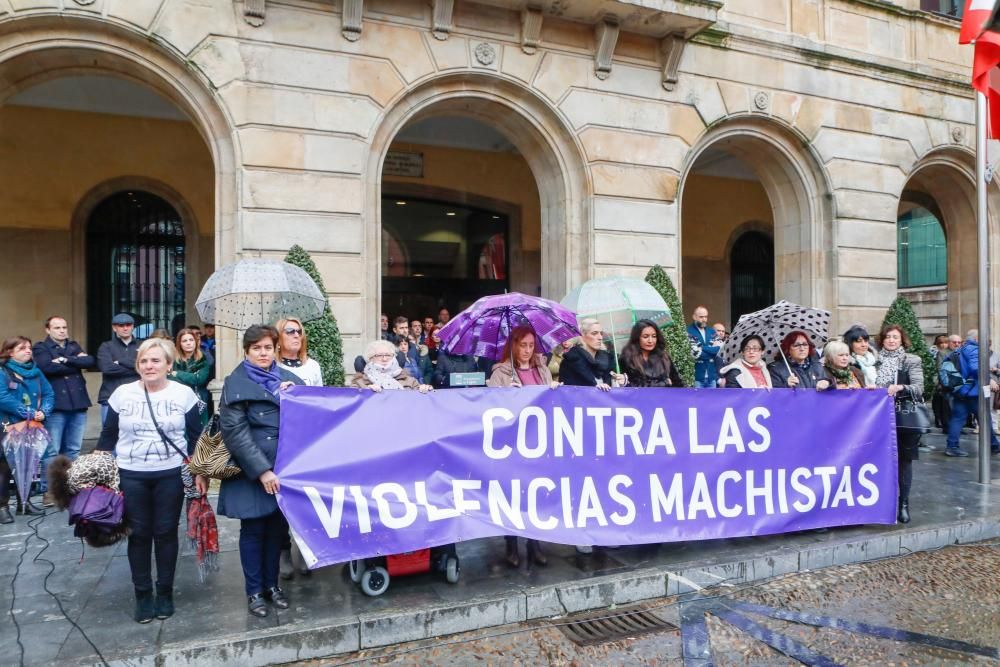 Emotivo minuto de silencio en Gijón por Paz Fernández