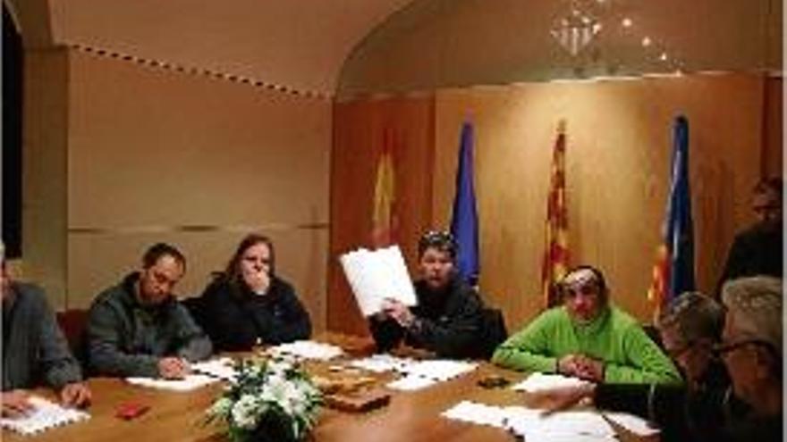 Imatge d&#039;un ple de l&#039;Ajuntament de Sant Feliu de Pallerols.