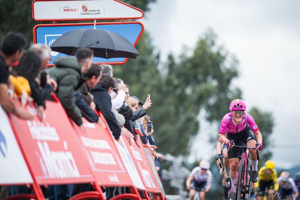 La ciclista suiza Noemi Ruëgg se impone en la primera etapa de la Vuelta.