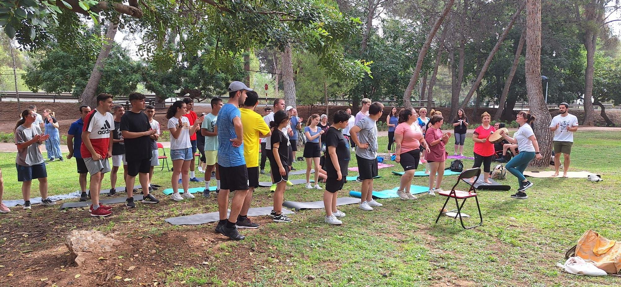 Las imágenes de la actividad de yoga inclusivo en el Termet de Vila-real