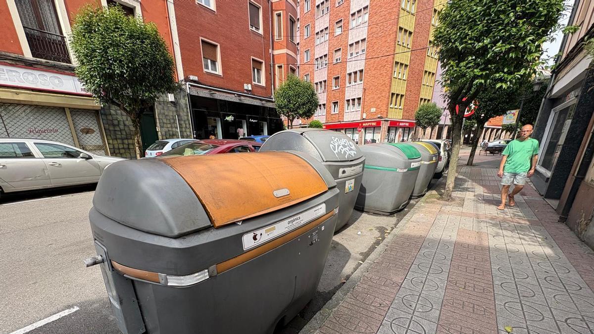 Contenedores de basura de Langreo, vacíos después de tres días a rebosar