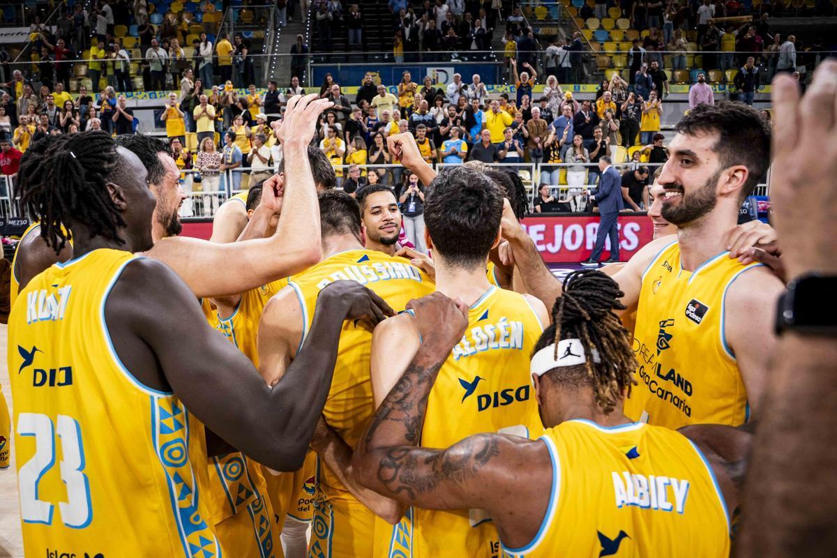 El Dreamland Gran Canaria celebrando su victoria ante el Bàsquet Girona.