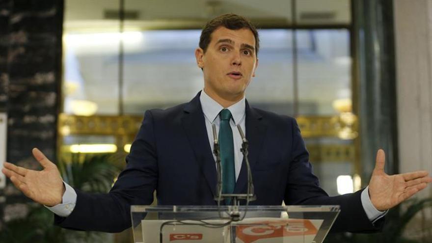 Rivera insiste en pactar por la unión frente a quienes quieren romper España