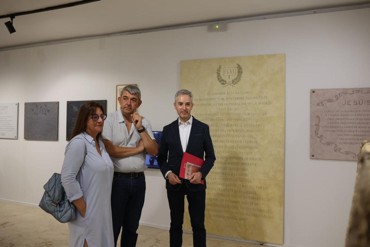 La concejal de Cultura y el alcalde de Guardamar, con el director del Consorcio de Museos.