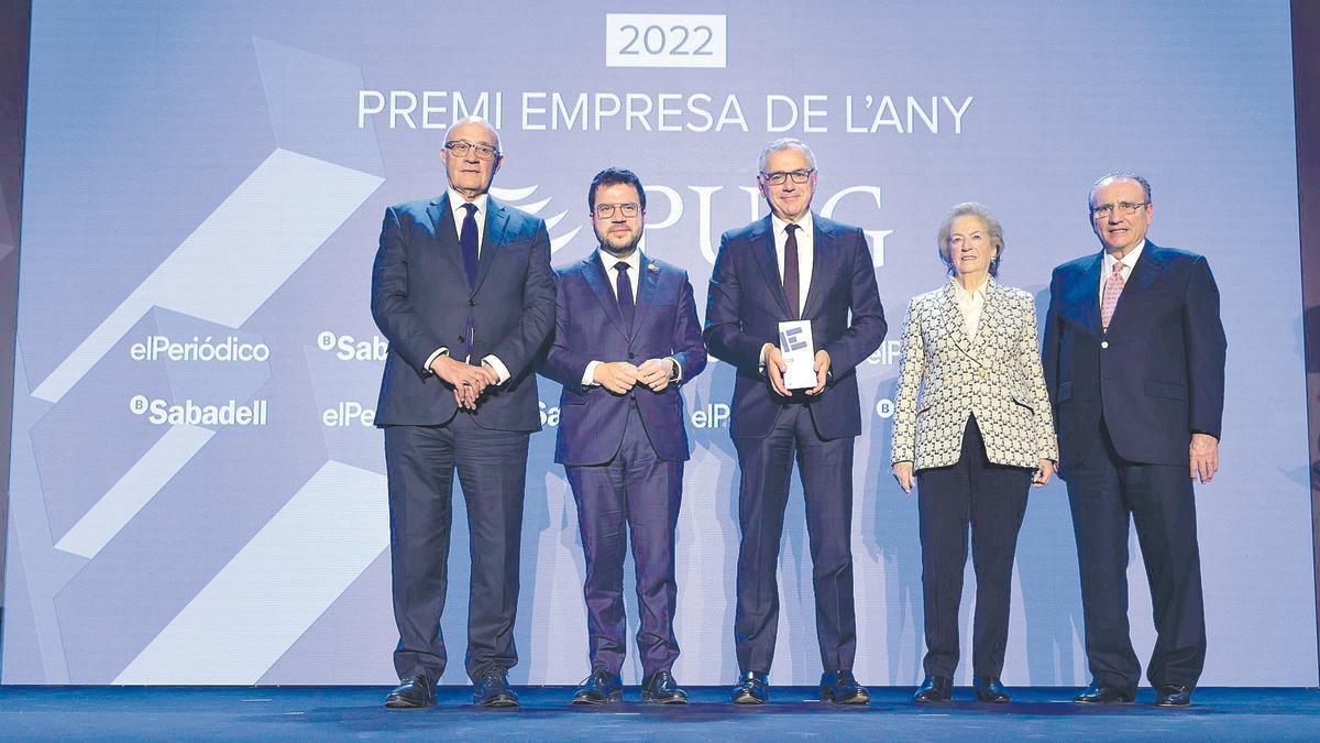 De izquierda a derecha, Josep Oliu, presidente de Banco Sabadell; Pere Aragonès, ‘president’ de la Generalitat; Marc Puig, presidente ejecutivo del grupo Puig, Premio Empresa del Año 2022; Arantza Sarasola, vicepresidenta de Prensa Ibérica, y Javier Moll, presidente de Prensa Ibérica, en la entrega de premios del año pasado.