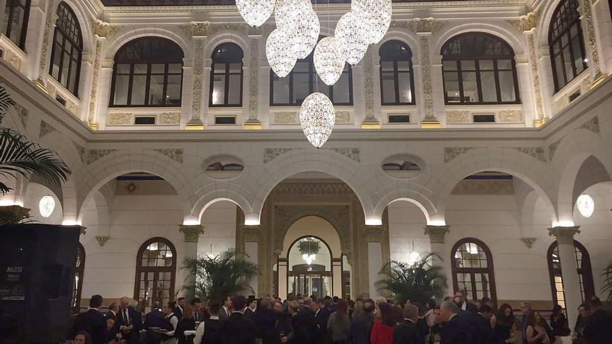 El Gran Hotel Miramar estrenó este jueves sus salones en una cena del presidente del grupo, el director del hotel y los trabajadores