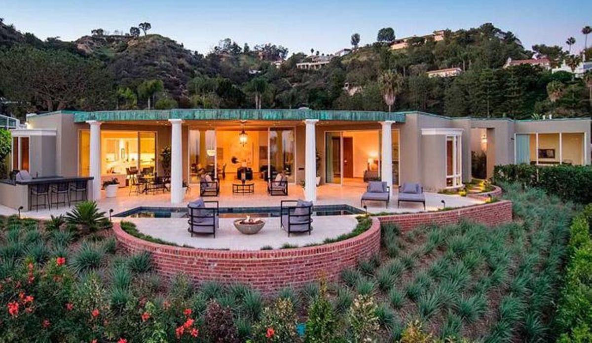 Hollywood vende mansión