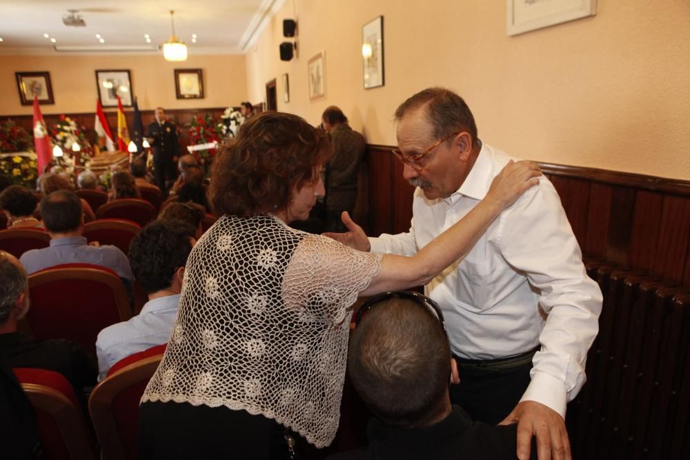 Cientos de personas despiden a Gustavo Bueno en su ciudad natal, Santo Domingo de la Calzada, en La Rioja