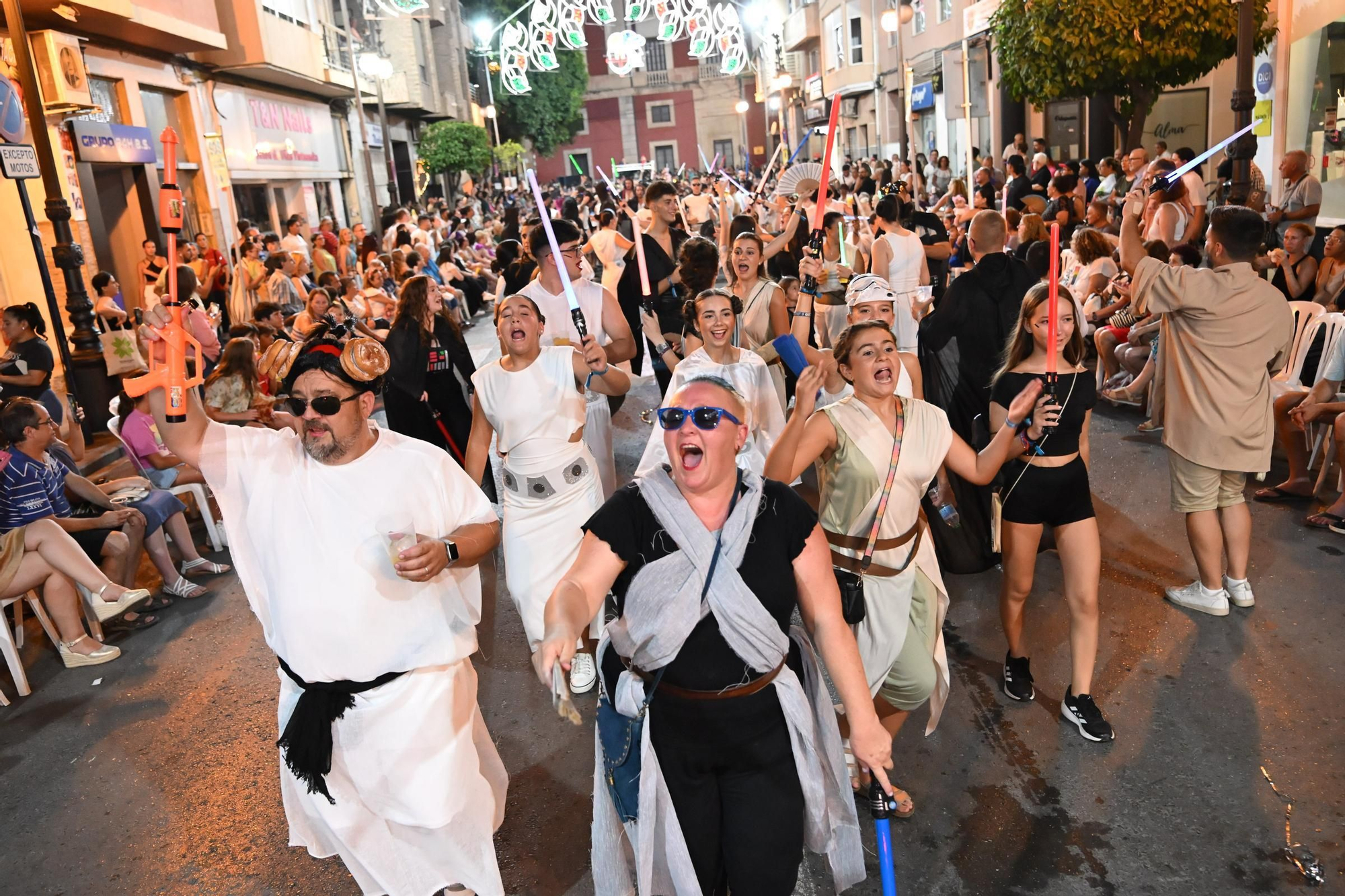 Las mejores imágenes de la Retreta de los Moros y Cristianos de Orihuela