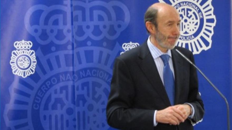 Rubalcaba considera "inadmisible" lo ocurrido en Barcelona