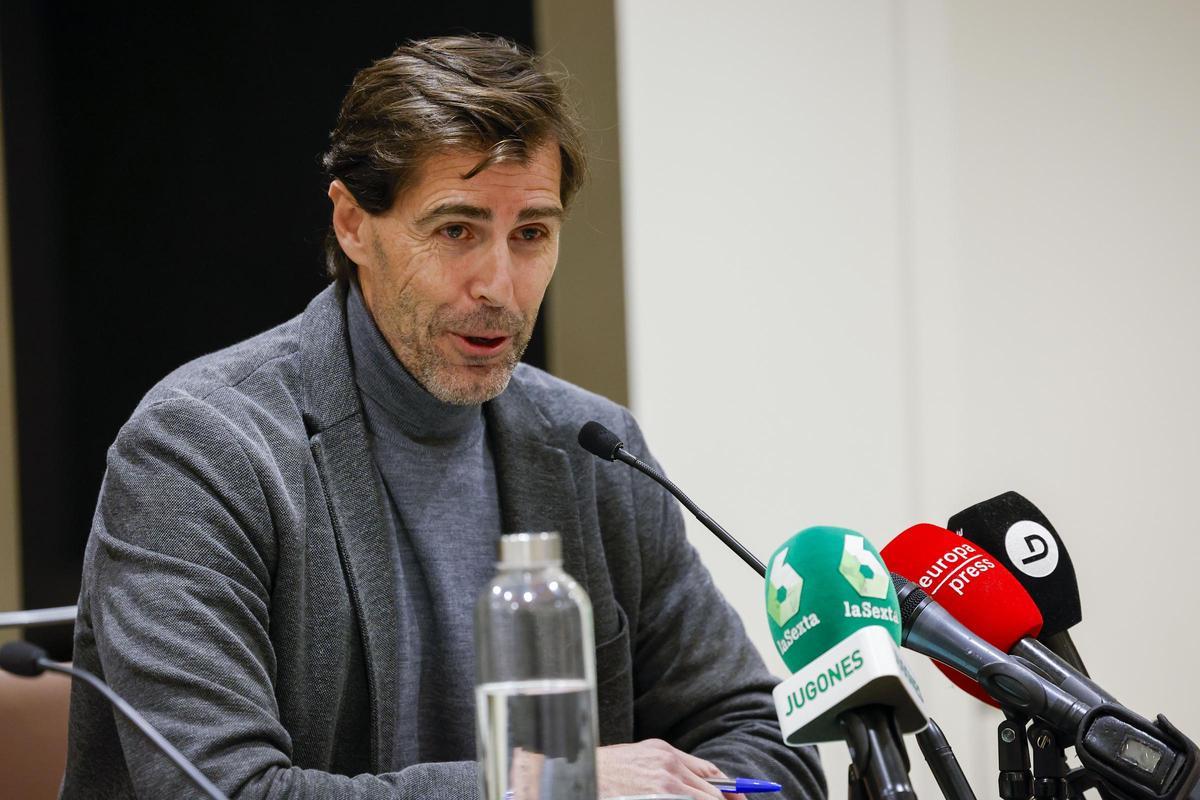 Raúl Chapado, ante los medios