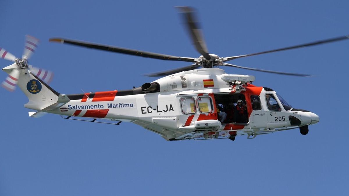 Un helicóptero de Salvamento Marítimo