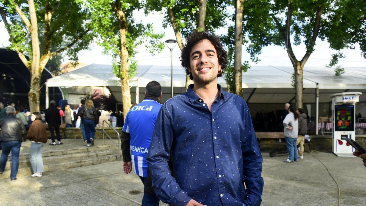 Alejandro Mosquera, diseñador del cartel de las fiestas del Barrio de las Flores