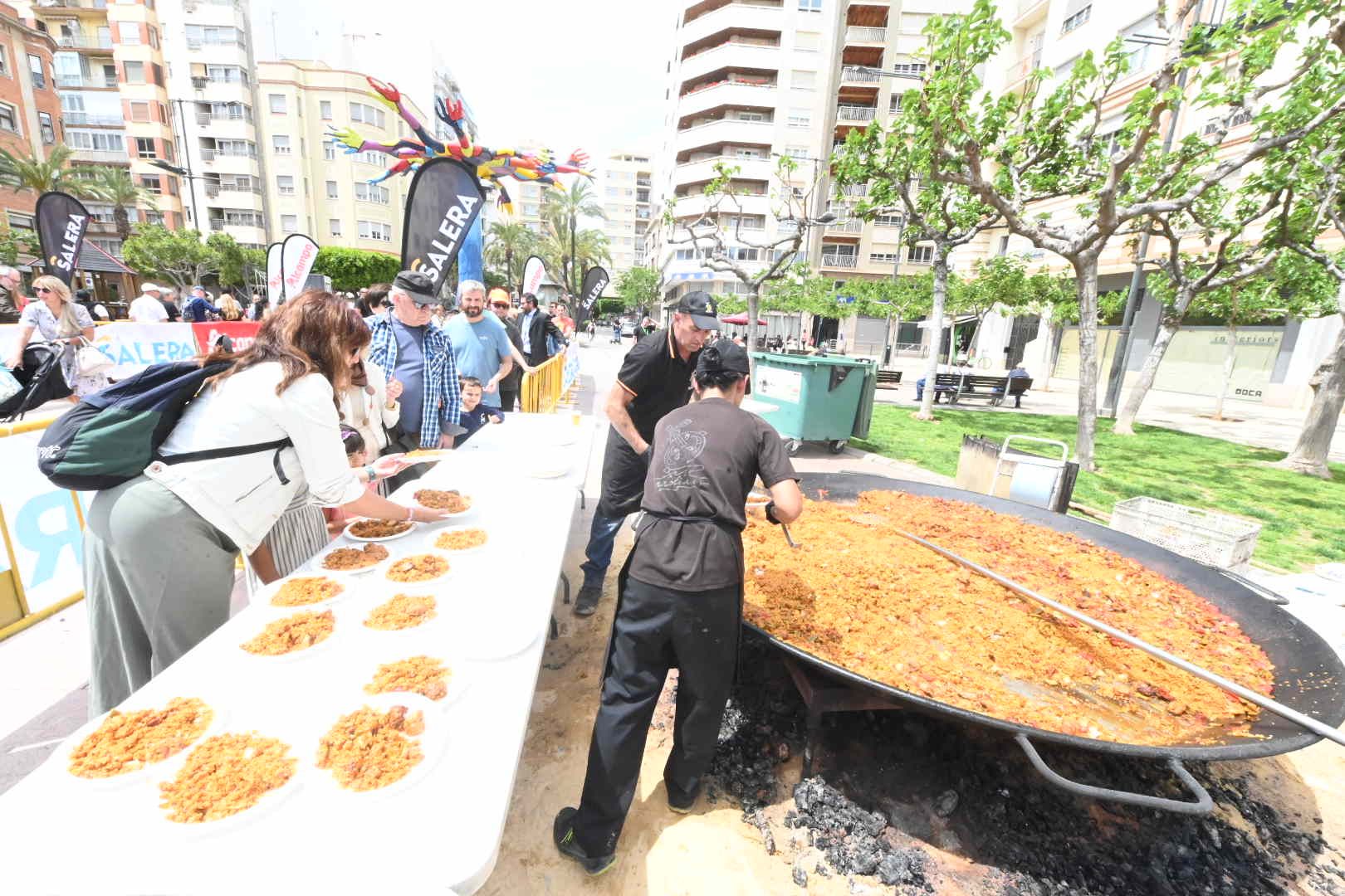 Paella popular en Huerto Sogueros