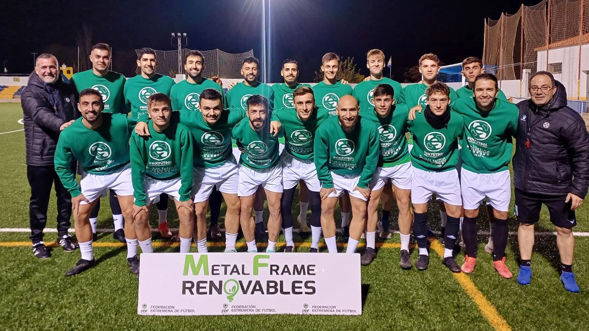 El equipo extremeño, en Navalmoral de la Mata antes de un entrenamiento.