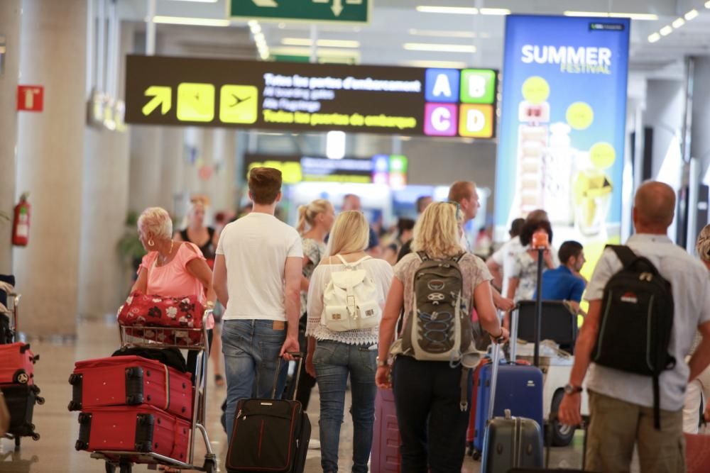 Casi 500.000 personas pasarán por el aeropuerto de Son Sant Joan este fin de semana