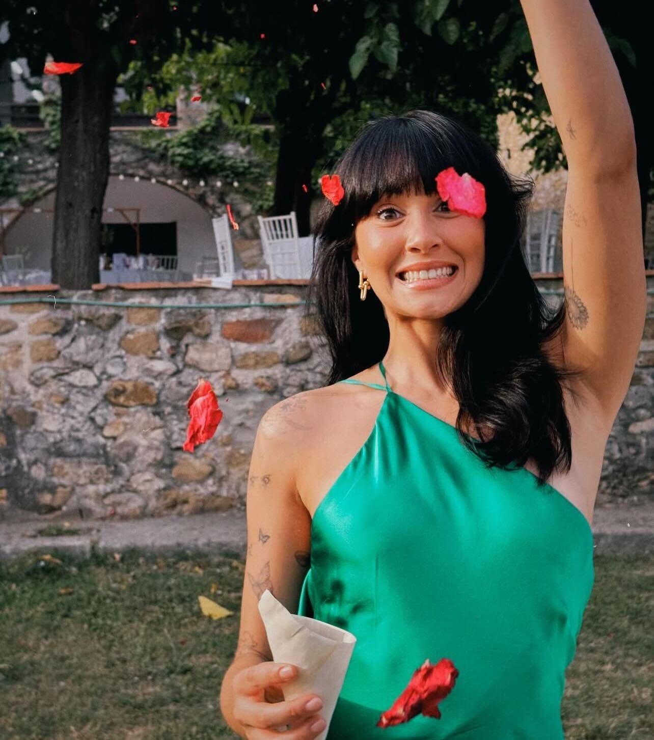 Aitana se muestra feliz en la boda de una de sus mejores amigas