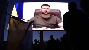 Zelenski als toros, al bar i de comunió