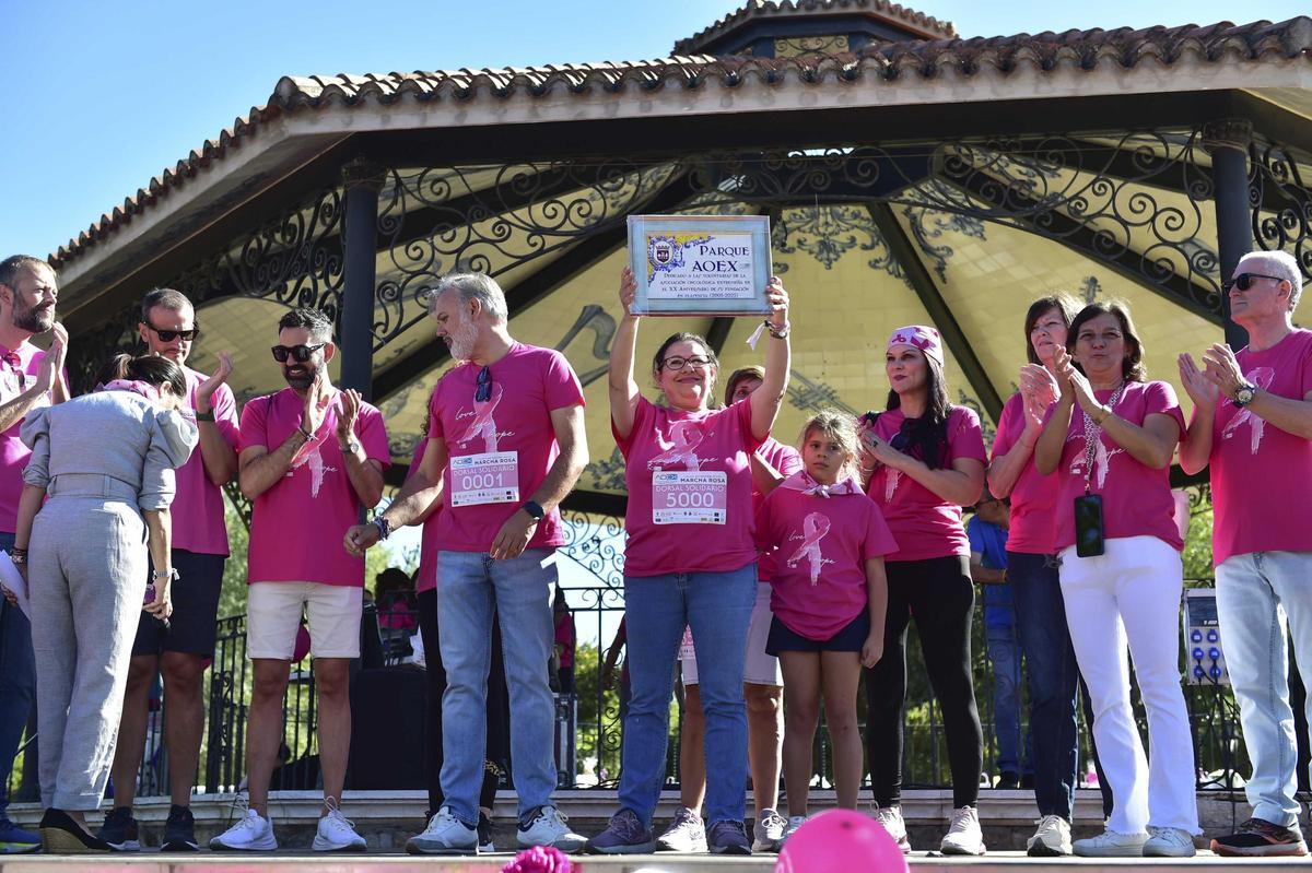 Imágenes de la marcha rosa contra el cáncer de mama en Plasencia
