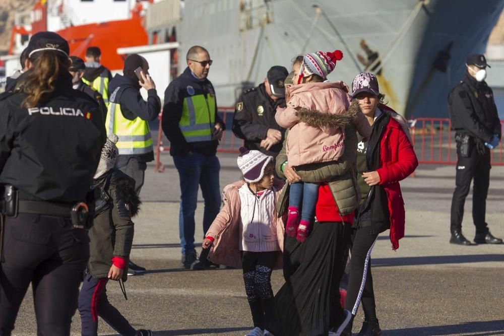 Desembarcan a más de 140 inmigrantes en Cartagena