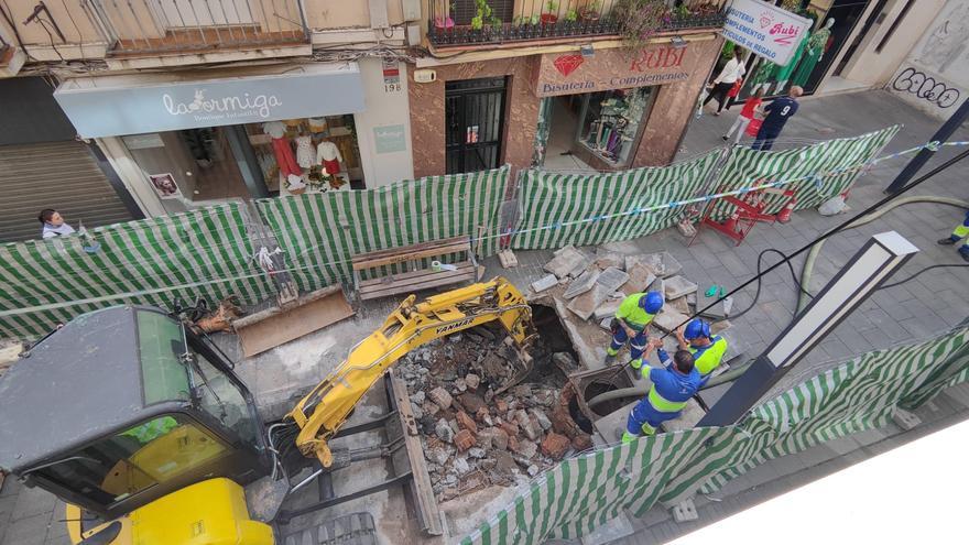 Otro socavón mantendrá la calle Menacho de Badajoz en obras durante dos semanas