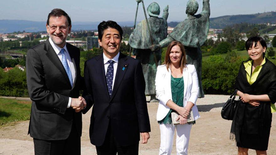 Rajoy junto al presidente nipón Shinzo Abe // EFE