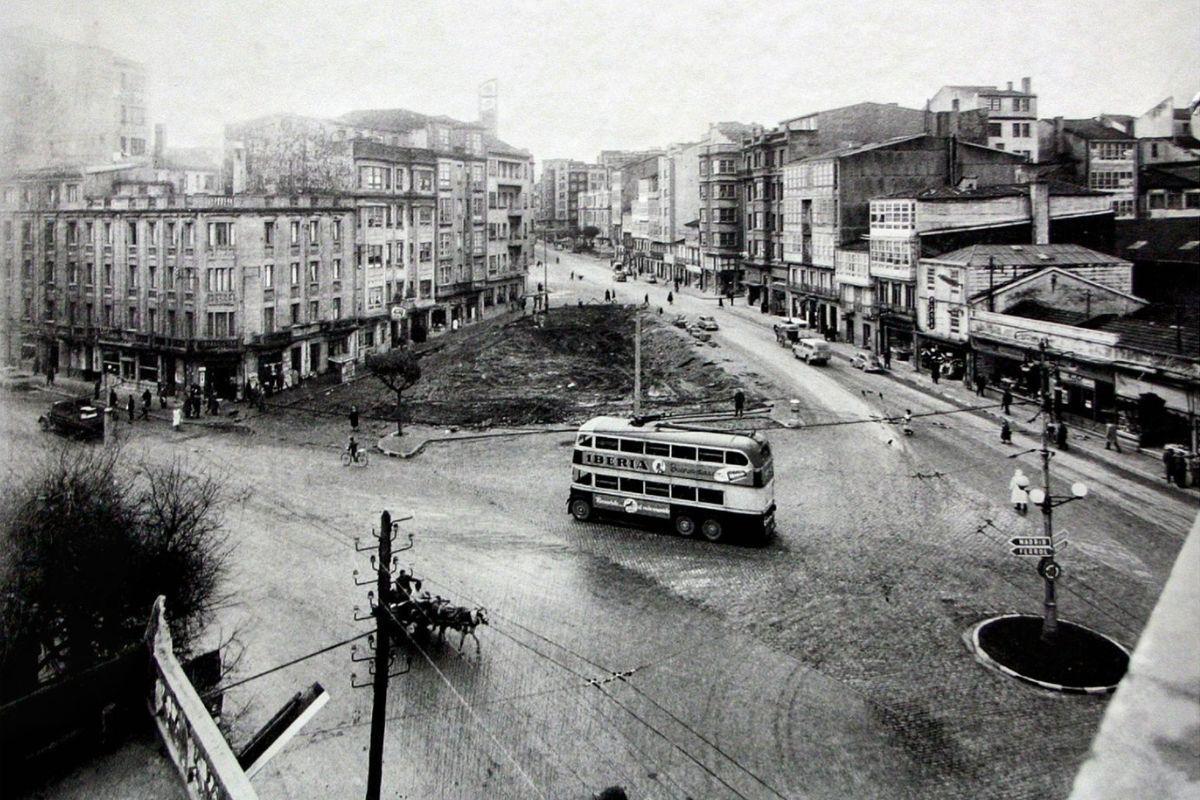 La rotonda de Cuatro Caminos, cuando aún no existía su icónica fuente.