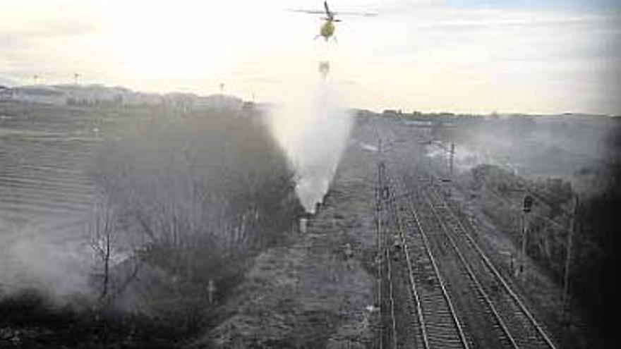 Un incendio obliga a cortar el trenen Monzalbarba