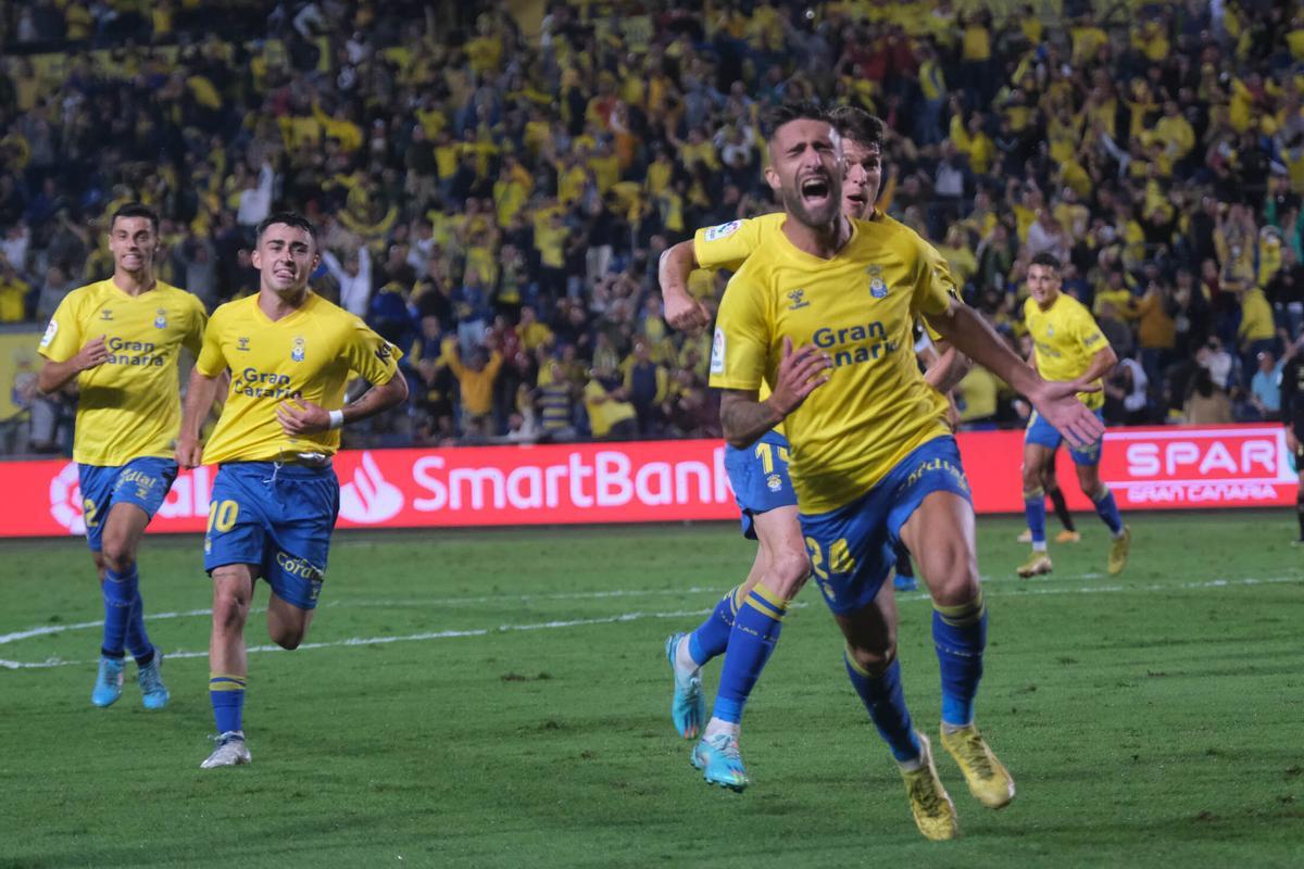 Pejiño celebra su primer gol al Tenerife esta temporada.