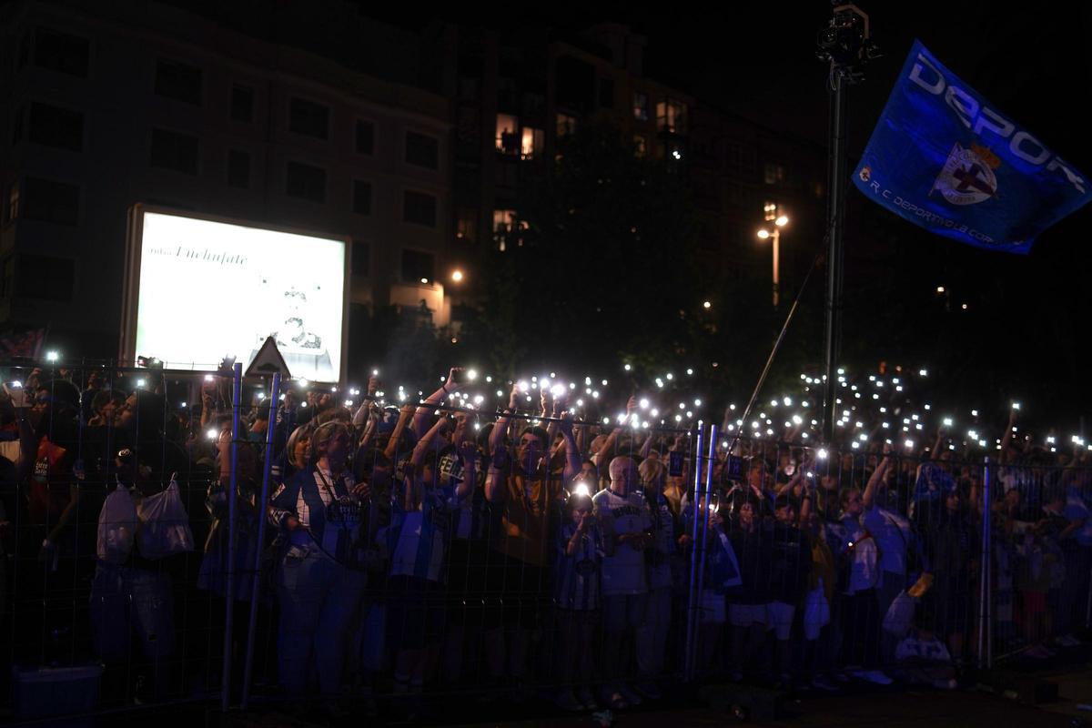 Fiesta del ascenso: la llegada de los jugadores a Cuatro Caminos