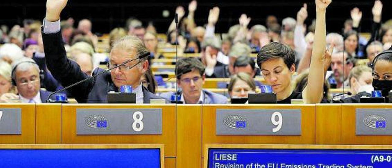 Votación en el Parlamento Europeo sobre el comercio de emisiones, ayer.