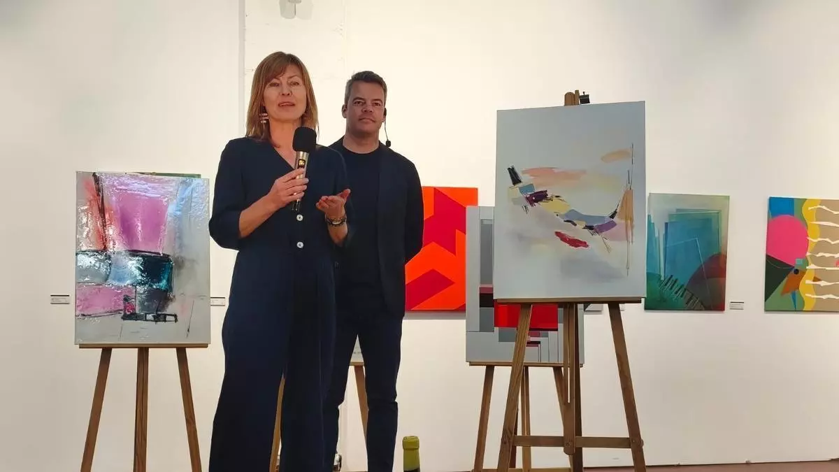 La artista Yulia Bazhenova, primer premio del concurso nacional de pintura de Bodegas Fariña