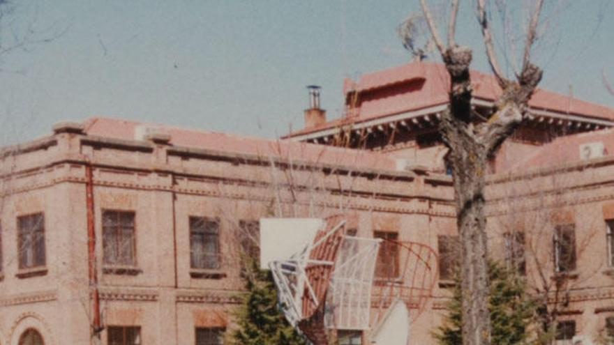 Cincuenta años después los cinco amigos volvieron a la Escuela de Especialistas o de Transmisiones del Ejército del Aire, en Cuatro Vientos.