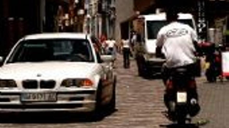 Tráfico impone 821 multas por conducir en zonas peatonales