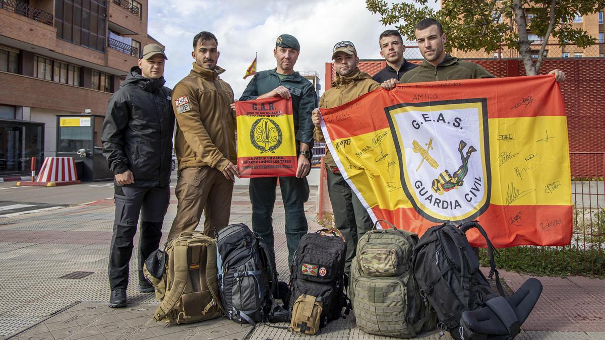 El grupo de militares que han partido este martes desde la sede de la Unidad de Acción Rural (UAR) en Logroño hacia Zaragoza