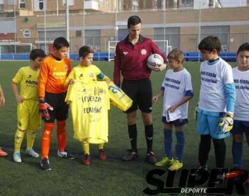 Ferrán Raimundo Santos recibe el cariño de sus amigos