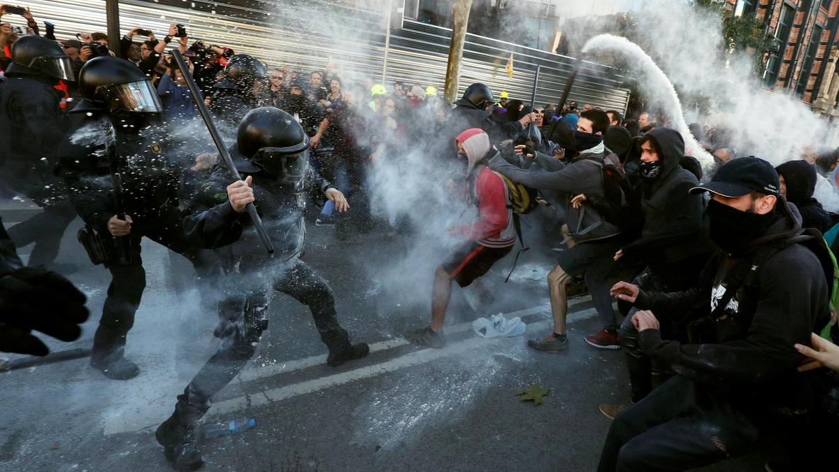 Un momento de las protestas contra la manifestación de Jusapol en Barcelona el 10 de noviembre de 2018.