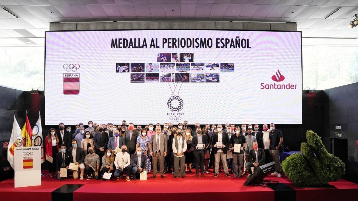 Foto de familia de la prensa premiada por el Comité Olímpico Español.