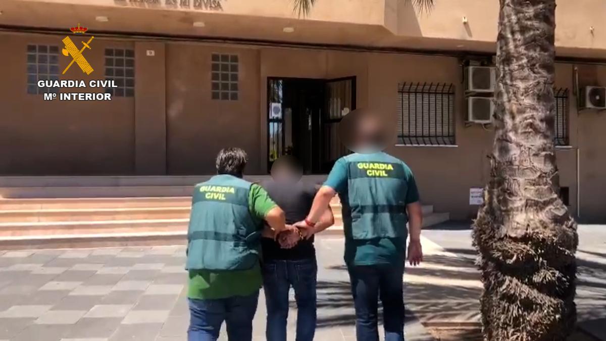 La Guardia Civil detiene por tentativa de homicidio a un hombre en Oliva