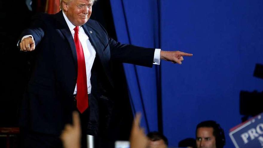 Trump, en un mitin en Pensilvania, uno de los estados que le dieron el triunfo en las elecciones. // FDV