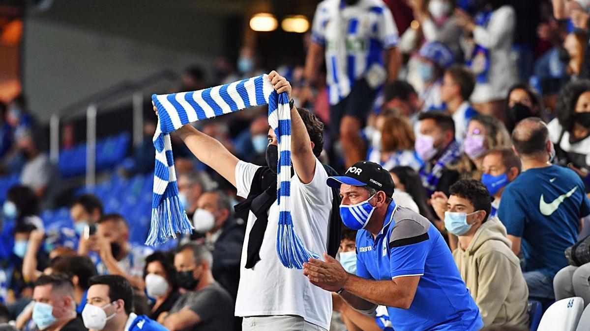 Aficionados del Dépor en las gradas en el duelo del pasado fin de semana ante el Celta B. |  // VÍCTOR ECHAVE