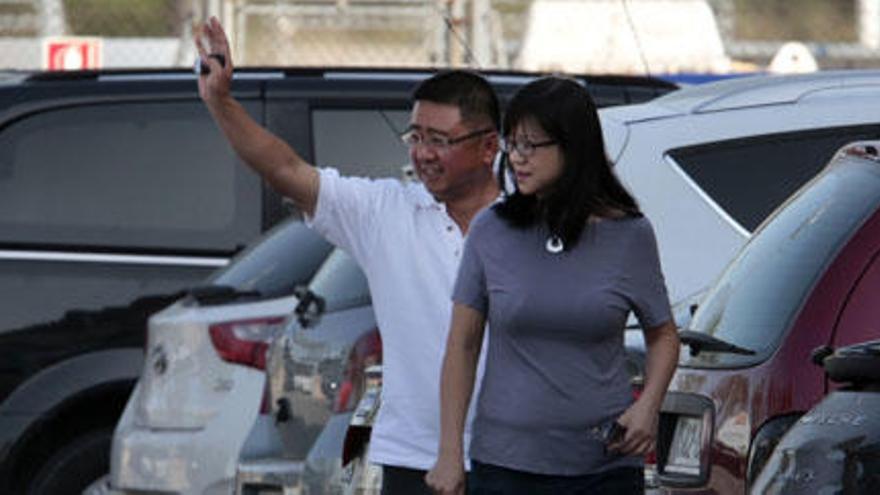 Kim Koh, junto a Layhoon, en una visita a la Ciudad Deportiva de Paterna.