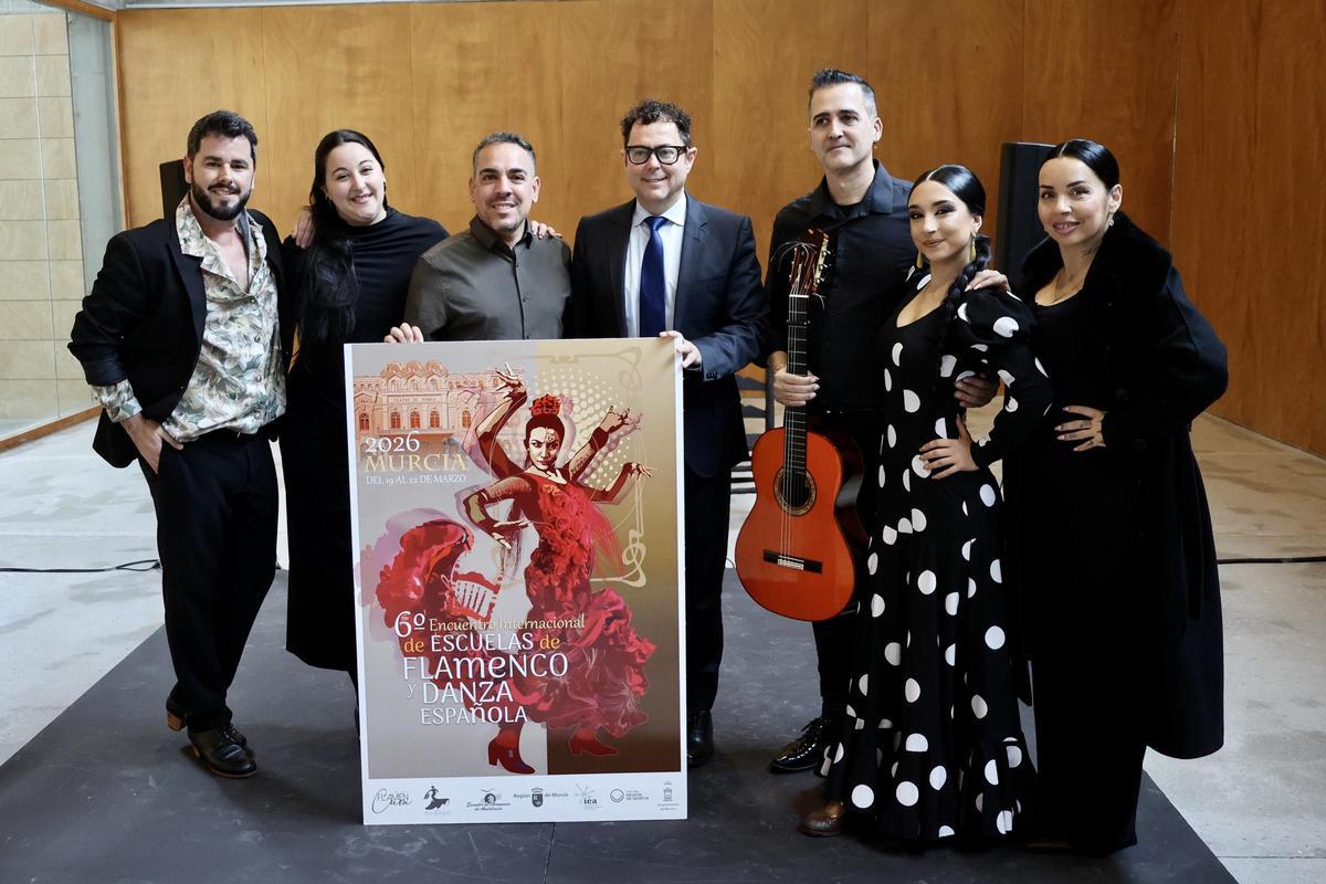 Foto de familia durante la presentación del VI encuentro de Esculas de Flamenco y Danza española.