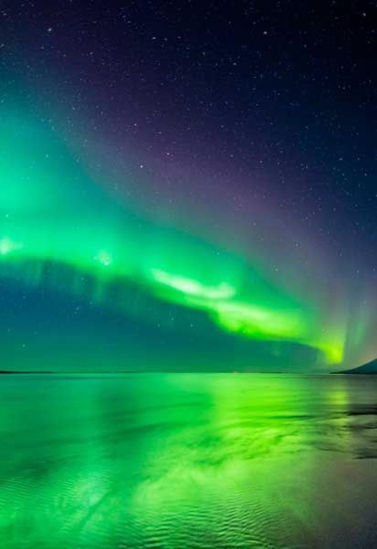 Aurora boreal vista desde el norte de Islandia.