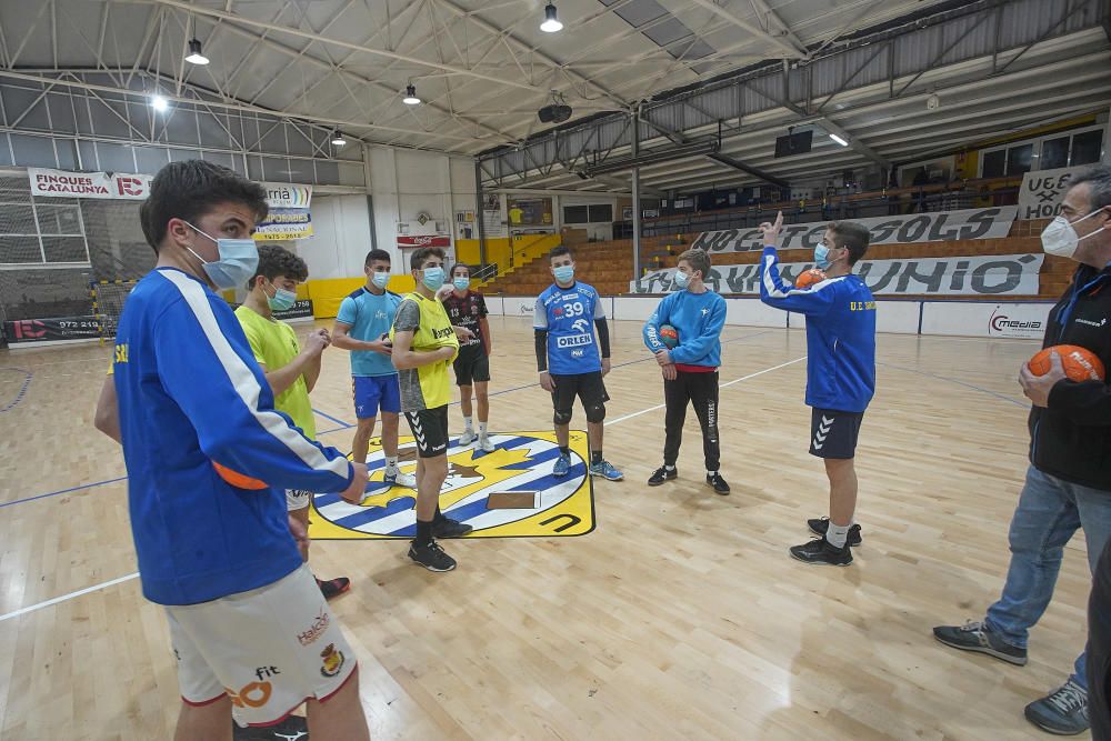 Els cadets del Sarrià en una sessió d''entrenament.