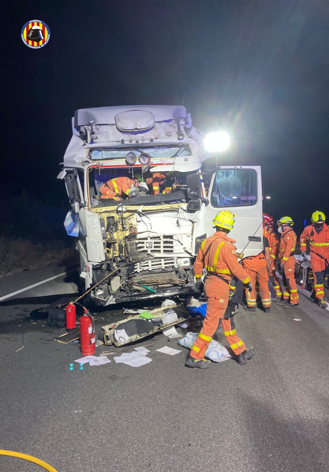 Accidente en Vallada: Dos camiones chocan en la A-35