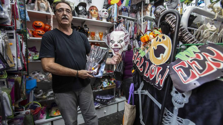 Los comercios de Alicante pierden el miedo a Halloween