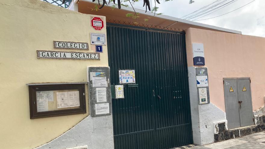 Cambia el nombre del colegio García Escámez, en Santa Cruz, pese a la oposición del barrio