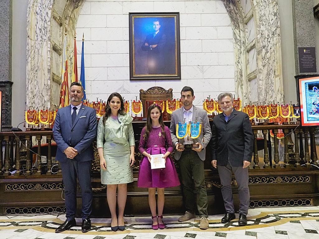 Honores a los artistas en la Gala de los 1 con Algarra en el recuerdo